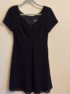 Vintage Hampton Nites Black Short-Sleeve V-Neck Dress